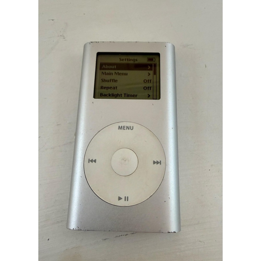 Apple iPod Mini 2005 2nd Gen Silver 4GB A1051 M9800LL/A - Light Wear w/ Cord